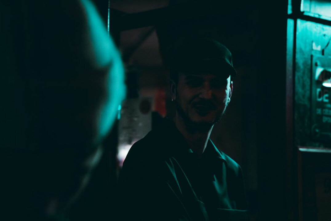 detective talking to store manager